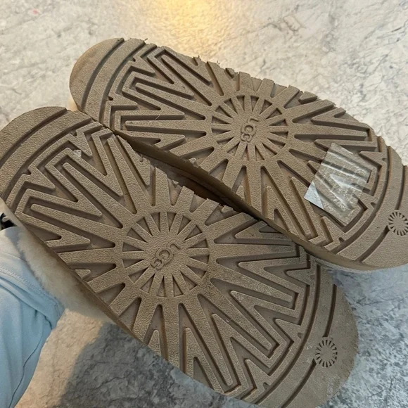 Ugg Disquette Slippers - Picture 5 of 5